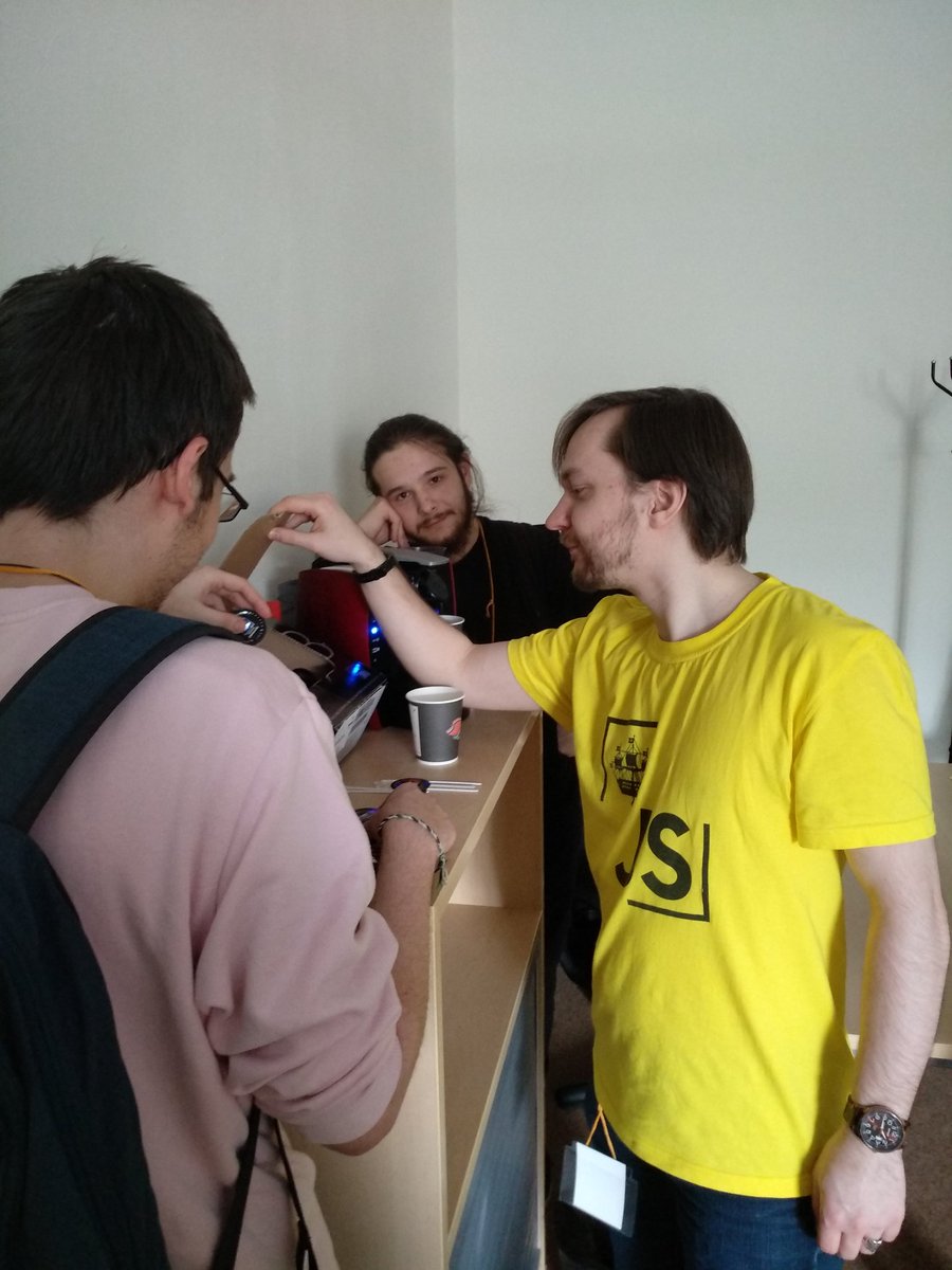 bruno_gelb's tweet image. сколько нужно человек, чтобы завести секретную кофемашину? (два питониста и джаваскриптер)

#itgm #itgm12 @gopiterjs @piterpy_meetup