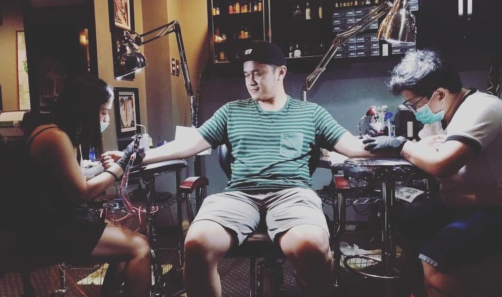 55tinta's tweet photo. Tag team Maan and Elaine went hard on this guy's arms. Here's what it looks like now. https://t.co/zdxUeHN1Kd