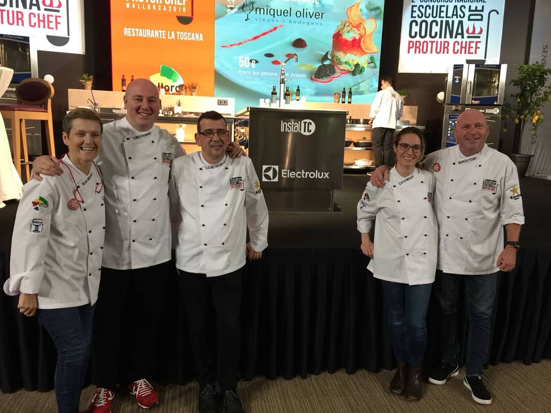 ElectroluxProES's tweet photo. Embajadores de lujo y nervios a flor de piel anoche en la 1semifinal del concurso @ProturChef @TomeuCaldentey @KoldoRoyo @proturhotels #InstalTC https://t.co/3LY5sOgIOw