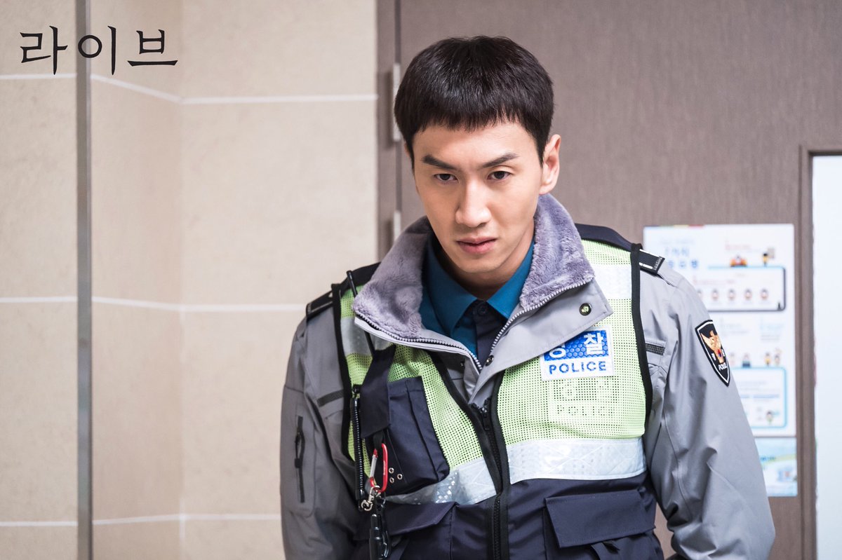 정유미X이광수 배성우와 함께 첫 현장 출동! tvN 토일드라마 라이브Translate post