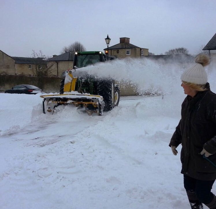 meetpie's tweet photo. Happy Saturday #eventprofs it’s a snowy one out there- reminds us of the #mitawards2018 where we battled red warning snow and CEO of venues and events international, Anita Lowe had to use an actual snow plough to get to the awards! Now that’s dedication❄️☃️ #snowjoke https://t.co/DFhudf4RtM