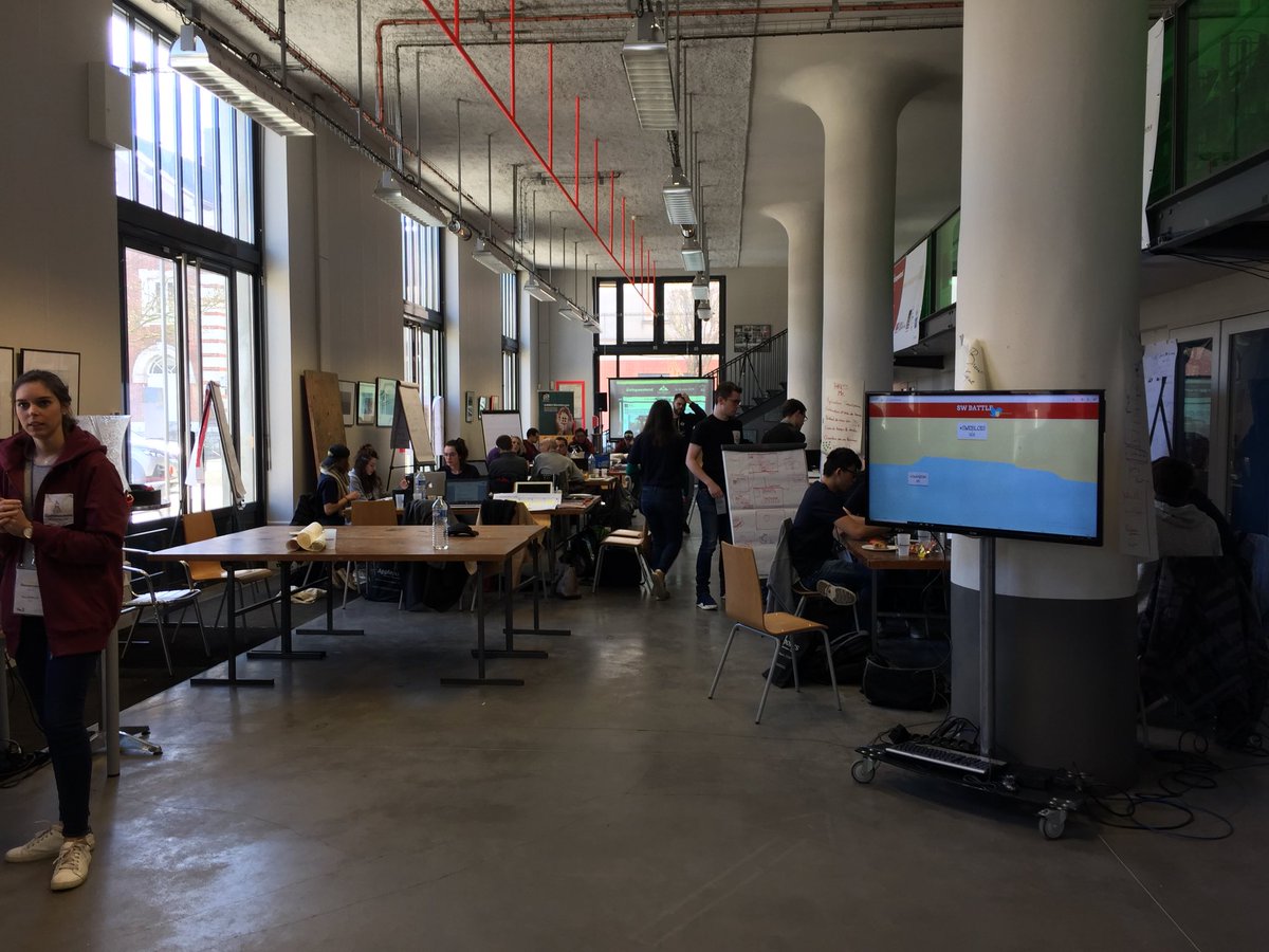 DenisBauduin's tweet photo. Congrats et bon courage à tous ces jeunes talents qui s’expriment et brainstorment lors de cette nouvelle édition de la startupweekend à l’INSA de Blois @AVANTAGERH recruteur de talents #sweblois https://t.co/UdAY5n2TYI