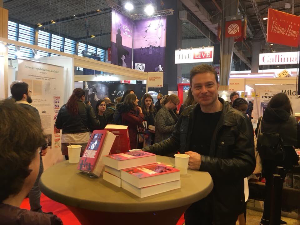 #livreparis @Laurent_Loison en dédicace en ce moment sur le stand M34 !