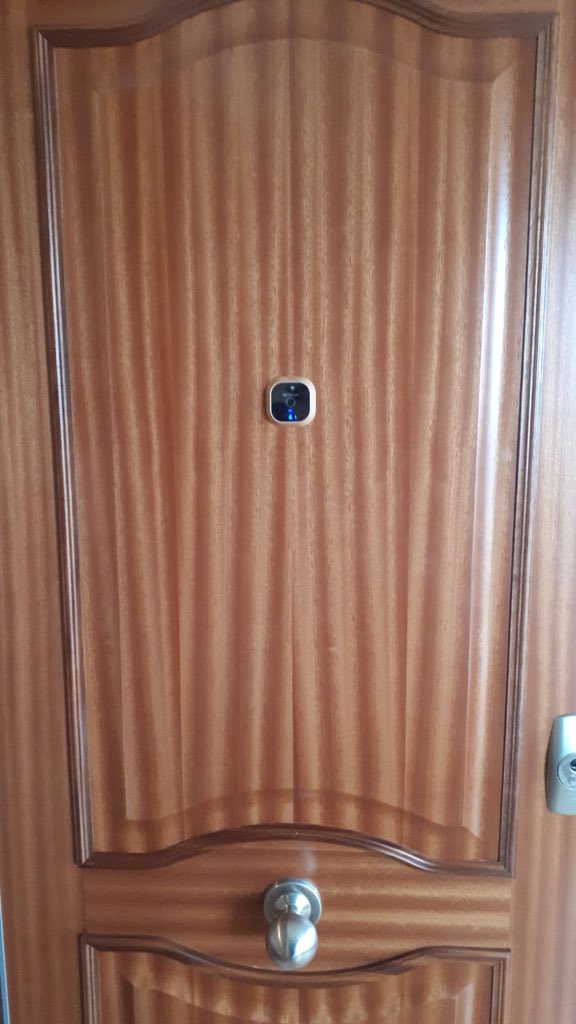 Dyasegur's tweet photo. Mirilla digital 
Te avisa mediante vídeo o foto a tu app de cualquier movimiento que se produzca delante de tu puerta 
“Seguridad anticipada “
Dyasegur Almería https://t.co/aR0JElQodh