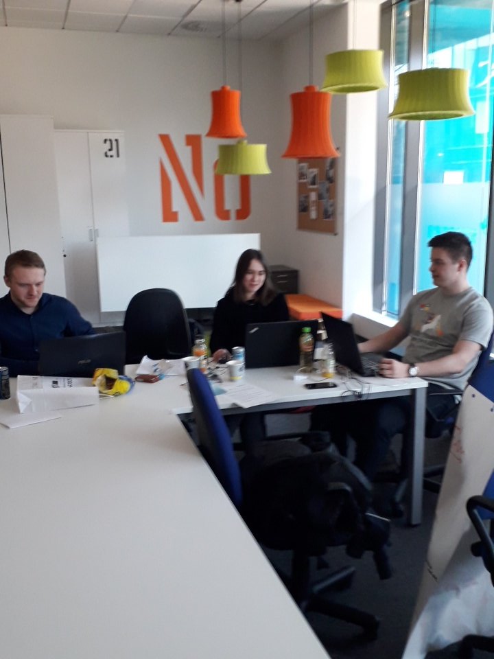 kosmonauta_net's tweet photo. Zespół Plankton Masters ma pomysł i nie zawacha się to zrealizować Maritime #Eovation #hackathon https://t.co/P6S9qeRtxW