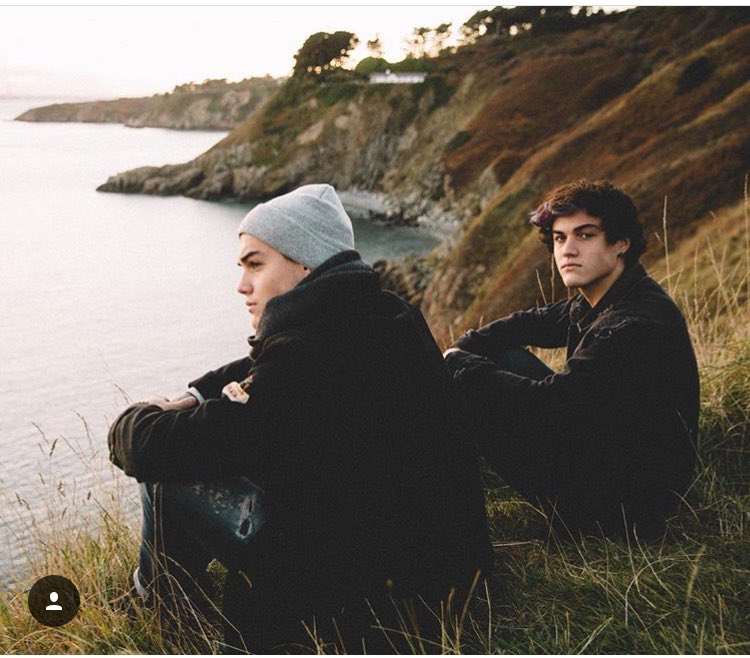 positive__dolan's tweet photo. Happy St. Patrick’s day ☘️
@EthanDolan @GraysonDolan 

TB to when ye were in Ireland 🇮🇪 https://t.co/bpB4h1LCcv