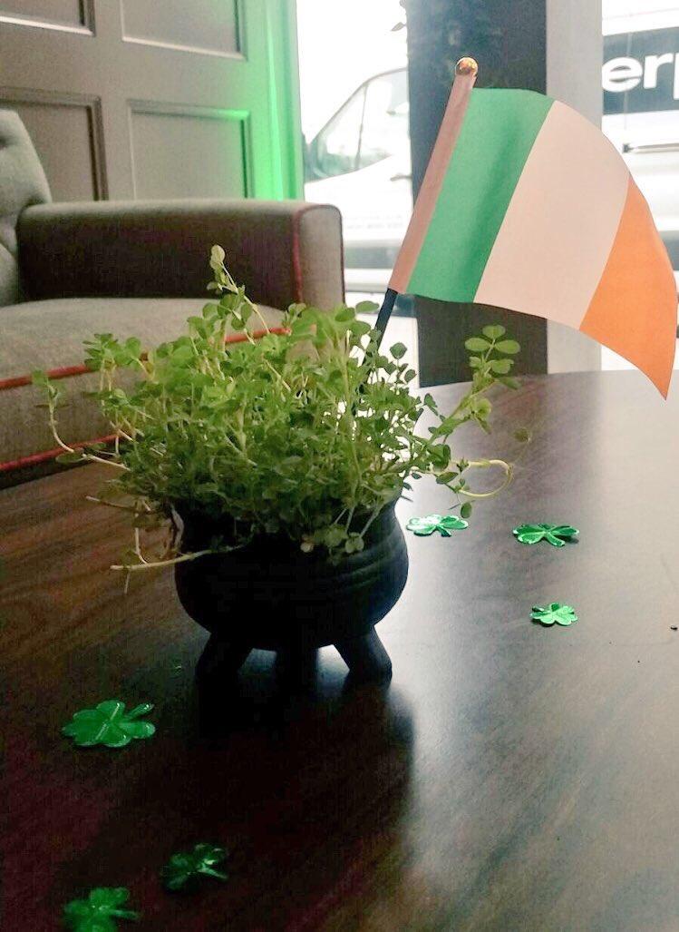 ☘️Pop in for a #coffee or #greentea before the parade! #cork <a href="/corkpaddysfest/">Cork St. Patrick's Festival</a> ☘️