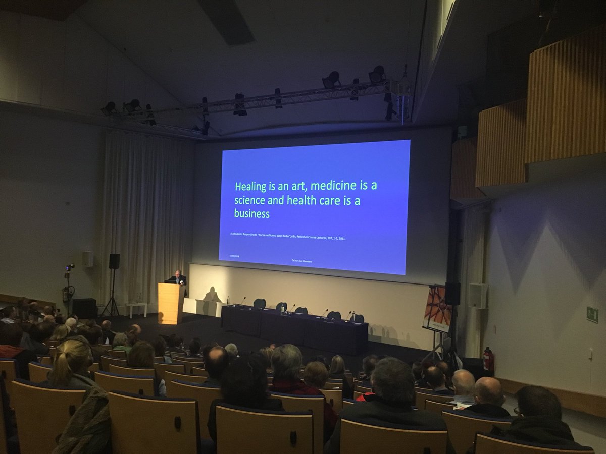 JdS_SK's tweet photo. Le Dr JL Demeere, psd #GBS #VBS introduit la seconde partie du sympo #MEMHO18 sur le Leadership et vision malgré le stress lié aux réseaux hospitaliers https://t.co/tK3wkifvWu