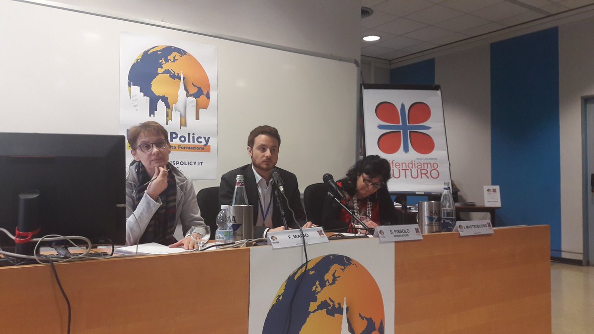 difendifuturo's tweet photo. Con le domande dal pubblico si chiude la prima fase della II Sessione di #PoP18: ci trasferiremo a breve in Sala Lauree per lo #speakinglunch con Gian Paolo Zanetta. https://t.co/VJvAHG2TvU