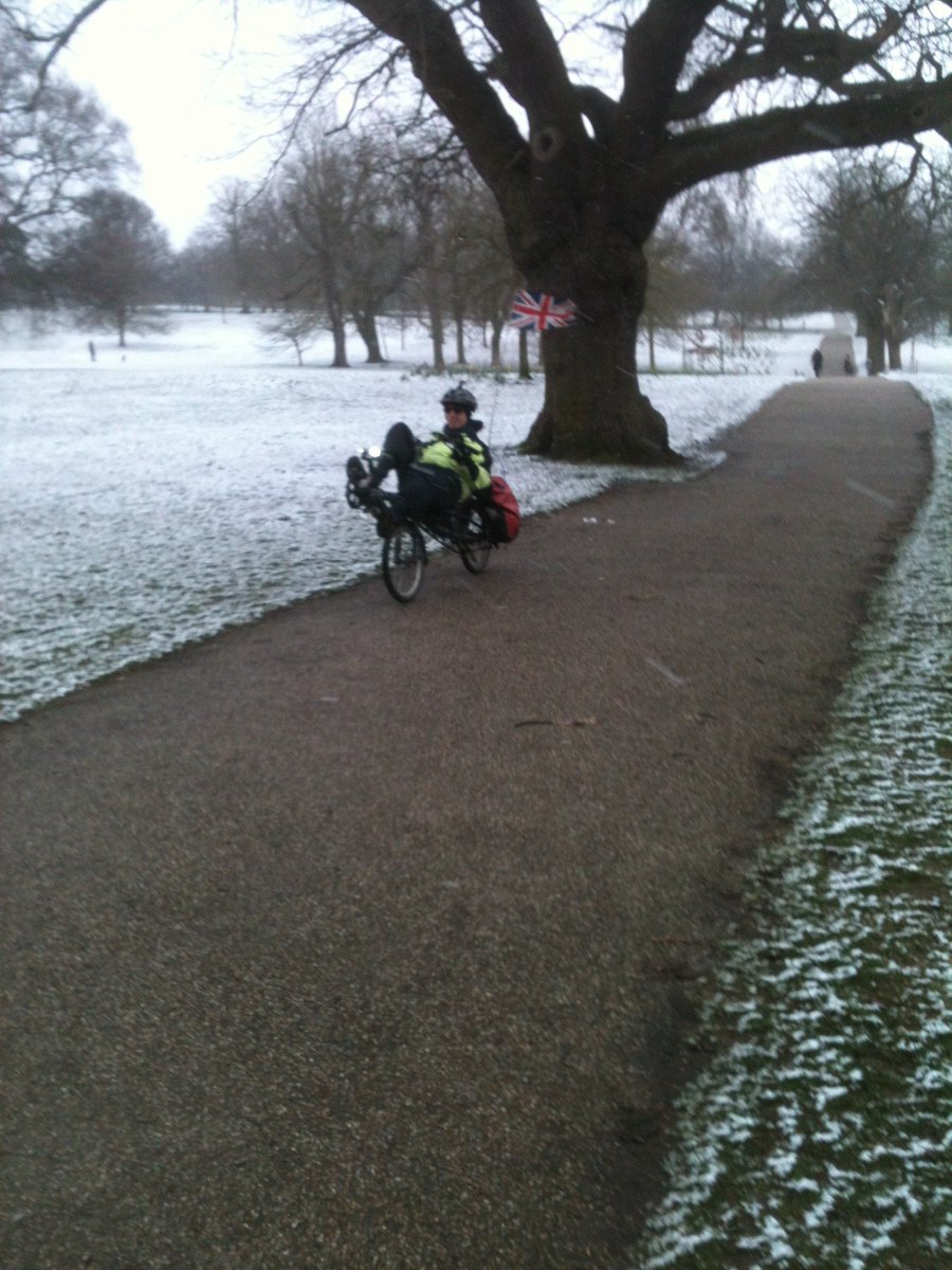 TWTGSuffolk's tweet photo. spotted in the snow today #cyclinginthesnow https://t.co/pIaiiPtxS3