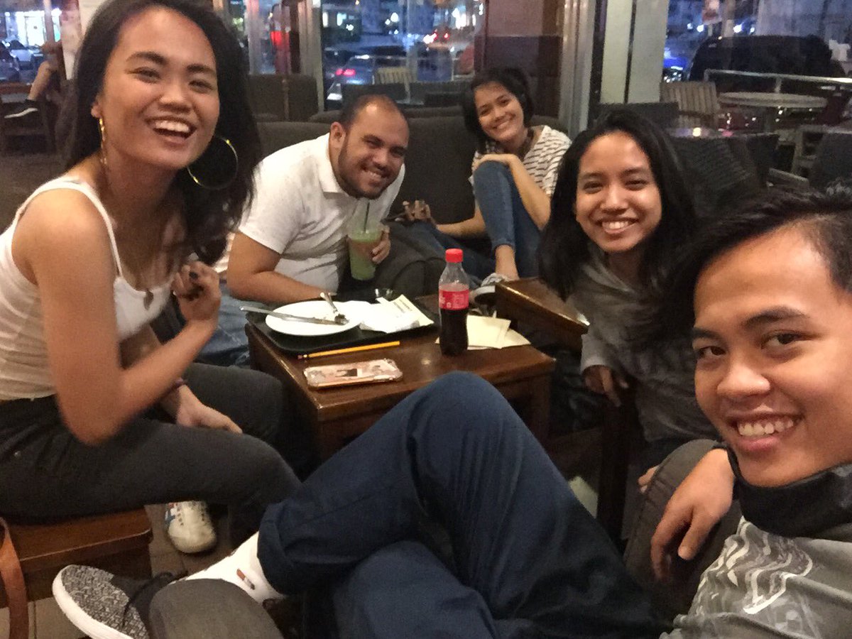 _nikoxclouds's tweet photo. Good friends, amazing way to start off the night! @crmlcrdr @JoshThePisces @PatBrmdz #dani’stag https://t.co/kvVjiCGGZw