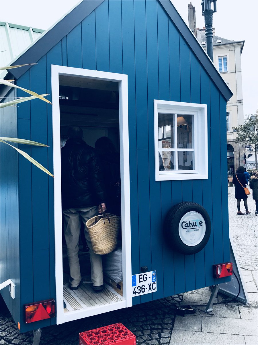 inOut_Rennes's tweet photo. Simulateurs vélo et kayak, visite de la #cahute, location de #vélos à assistance #électrique... C’est en ce moment même place de la Mairie et jusqu’à demain soir ! #inOut2018 #Rennes https://t.co/8qGQsZl32z