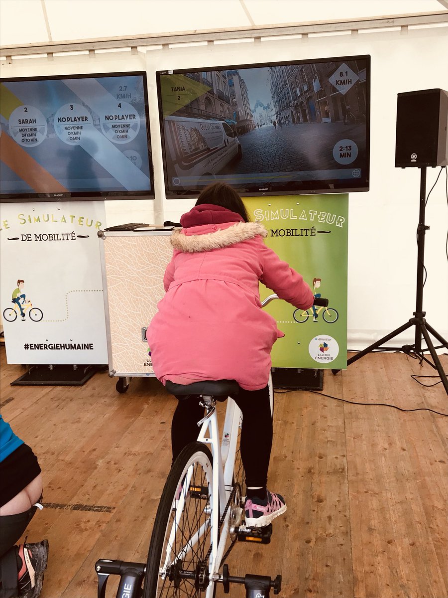 inOut_Rennes's tweet photo. Simulateurs vélo et kayak, visite de la #cahute, location de #vélos à assistance #électrique... C’est en ce moment même place de la Mairie et jusqu’à demain soir ! #inOut2018 #Rennes https://t.co/8qGQsZl32z