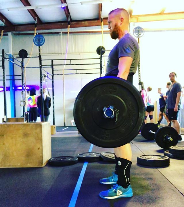 rwhitt626's tweet photo. 18.4 finally RX’d the WOD 21 225lb in under 3min I’m happy now I have to work on my Hand stand push ups #crossfit #clermontcrossfit #ccf #ccflife #ccflivefit #crossfitlife #fitfamily #fitfam #wellness #fitness #health #crossfitfamily #wod #crossfitt… https://t.co/zamtmXO37W https://t.co/XJukvVKsXy