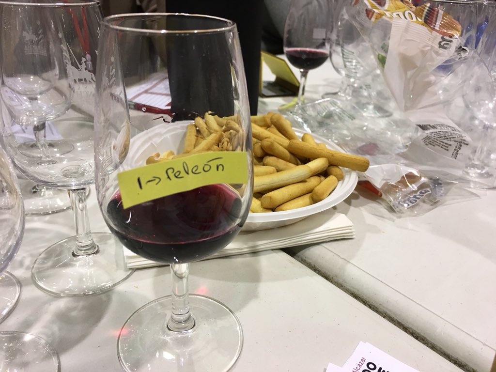 Comienza la cata #esalcázar #vinodelQuijote