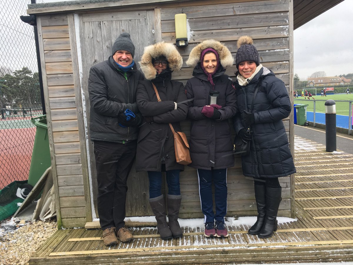 PeterNorthing's tweet photo. @MarlowHC @toryeomans.  @encarnanorthing Hardcore Marlow supporters .... -7 with windchill ... c’mon ladies 1’s https://t.co/obM9K1qoHF