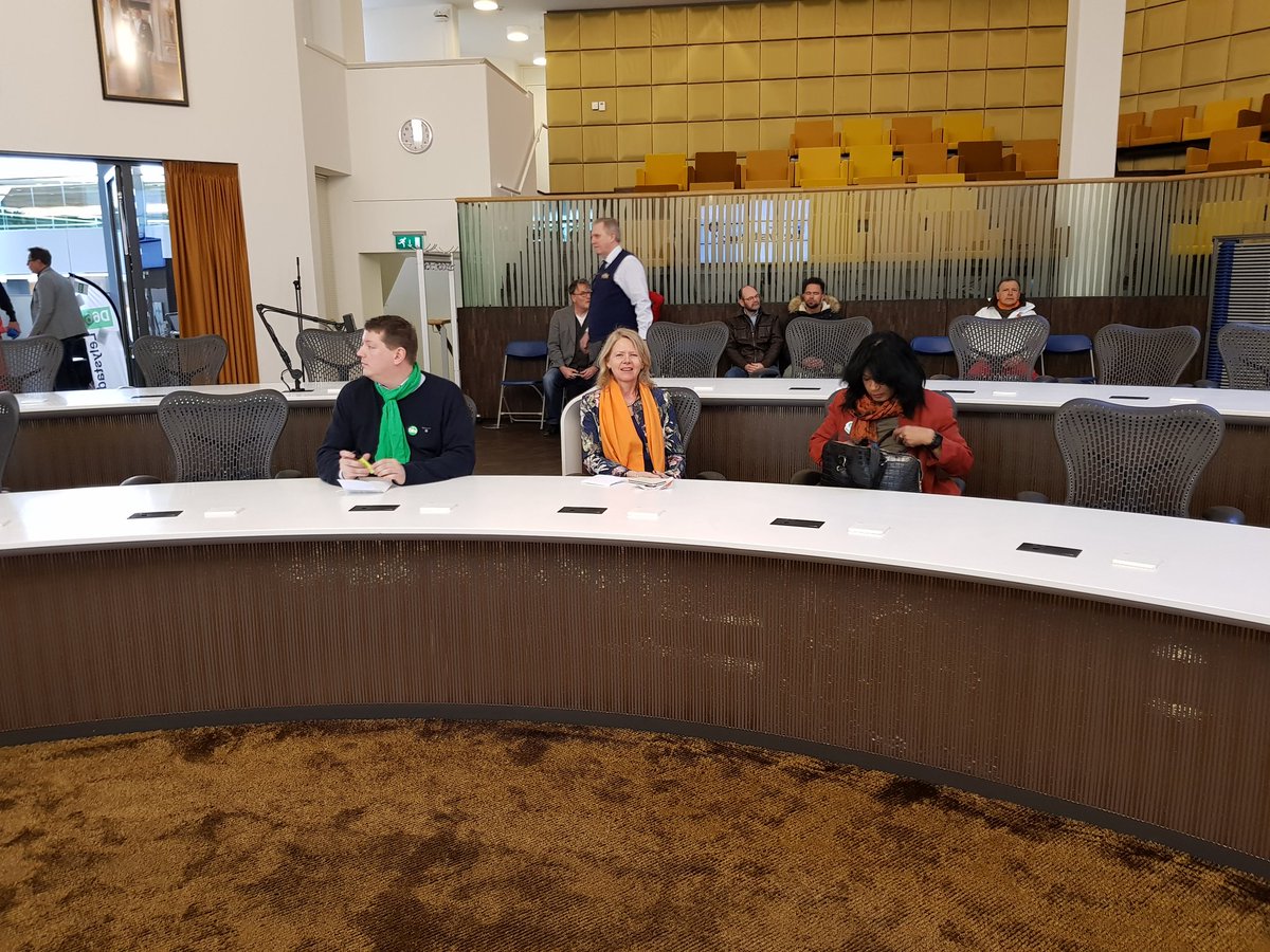 Het #verkiezingsdebat van <a href="/radiolelystad/">Radio Lelystad</a> is in volle gang! Om 12:45 uur gaat lijsttrekker <a href="/JW_Sparreboom/">Janneke Sparreboom</a> in debat met de <a href="/PvdALelystad/">PvdA Lelystad</a> over de stelling "Het aandeel sociale huurwoningen in de totale woningvoorraad mag niet groter worden dan 30%." 

Luister mee via 90.3 FM!