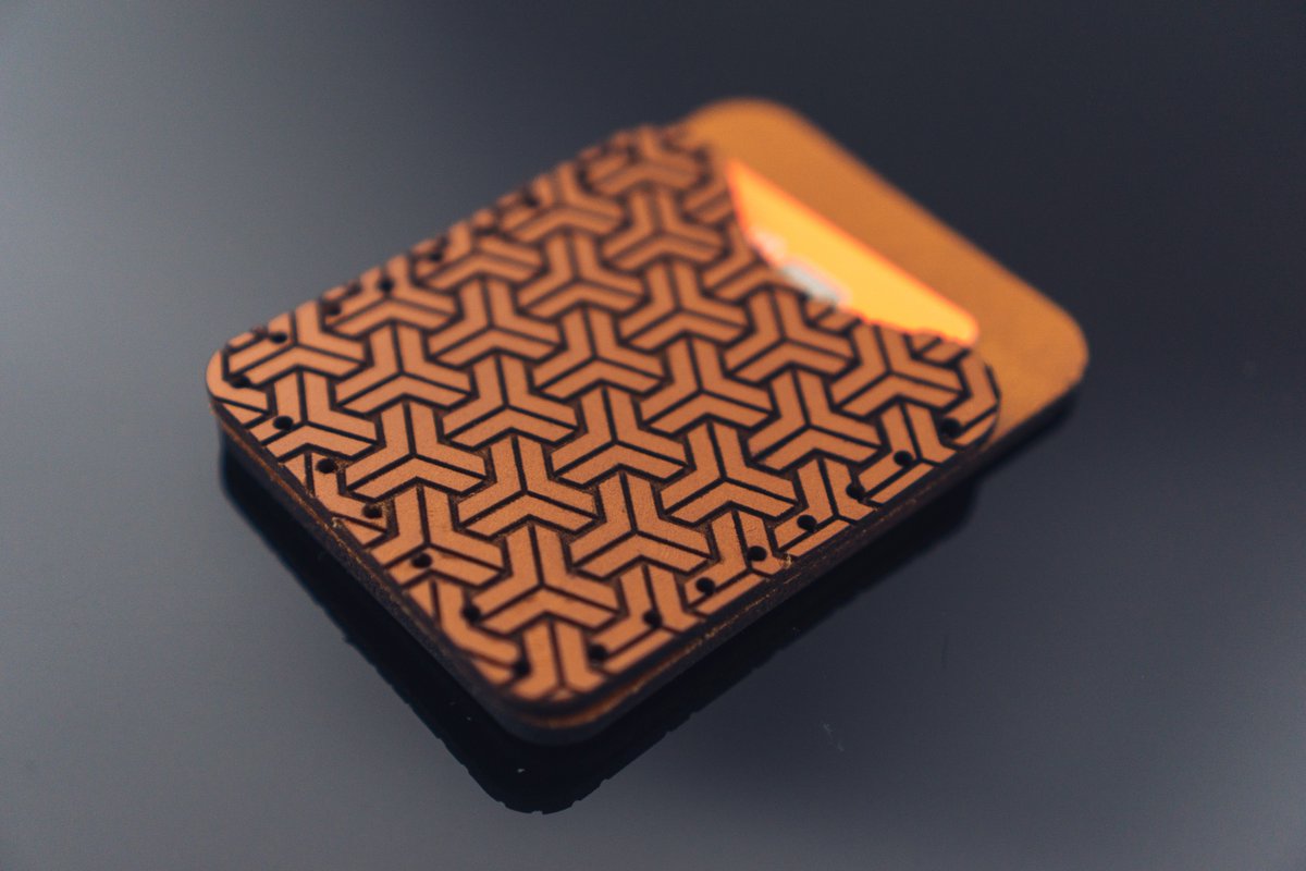 davvyk's tweet image. Still need to stitch but first proper test with leather worked out. New card wallet for moi @glowforge #glowforge #whatmadethis

If you want a glowforge use this link to save maximum dollar and give me maximum pound sterling glowforge.us/UGSoHG