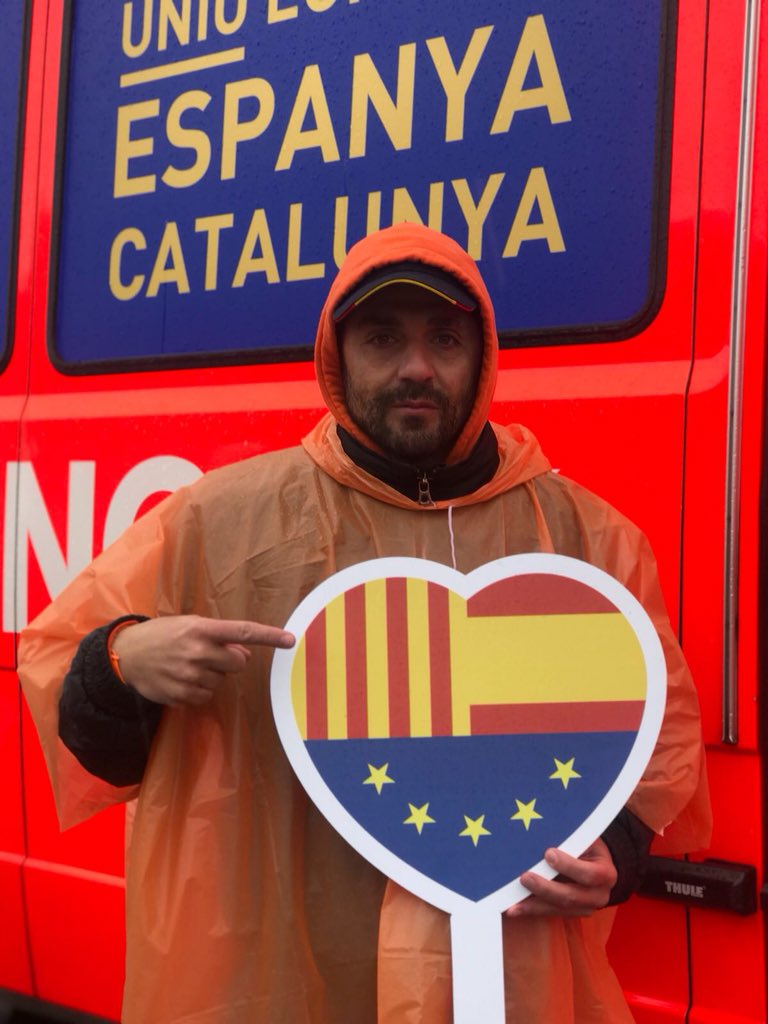 MPerdiguero_'s tweet photo. A pesar de la lluvia y la nieve en #Madrid hemos demostrado que a los 🍊 nos mueve un sentimiento 👉🏻 la convivencia y la unidad de #España"
Dos colores, un sentimiento" ❤️💛
#CsTeam #SCCHolaMadrid #Tabarnia https://t.co/EJn52dGUKL