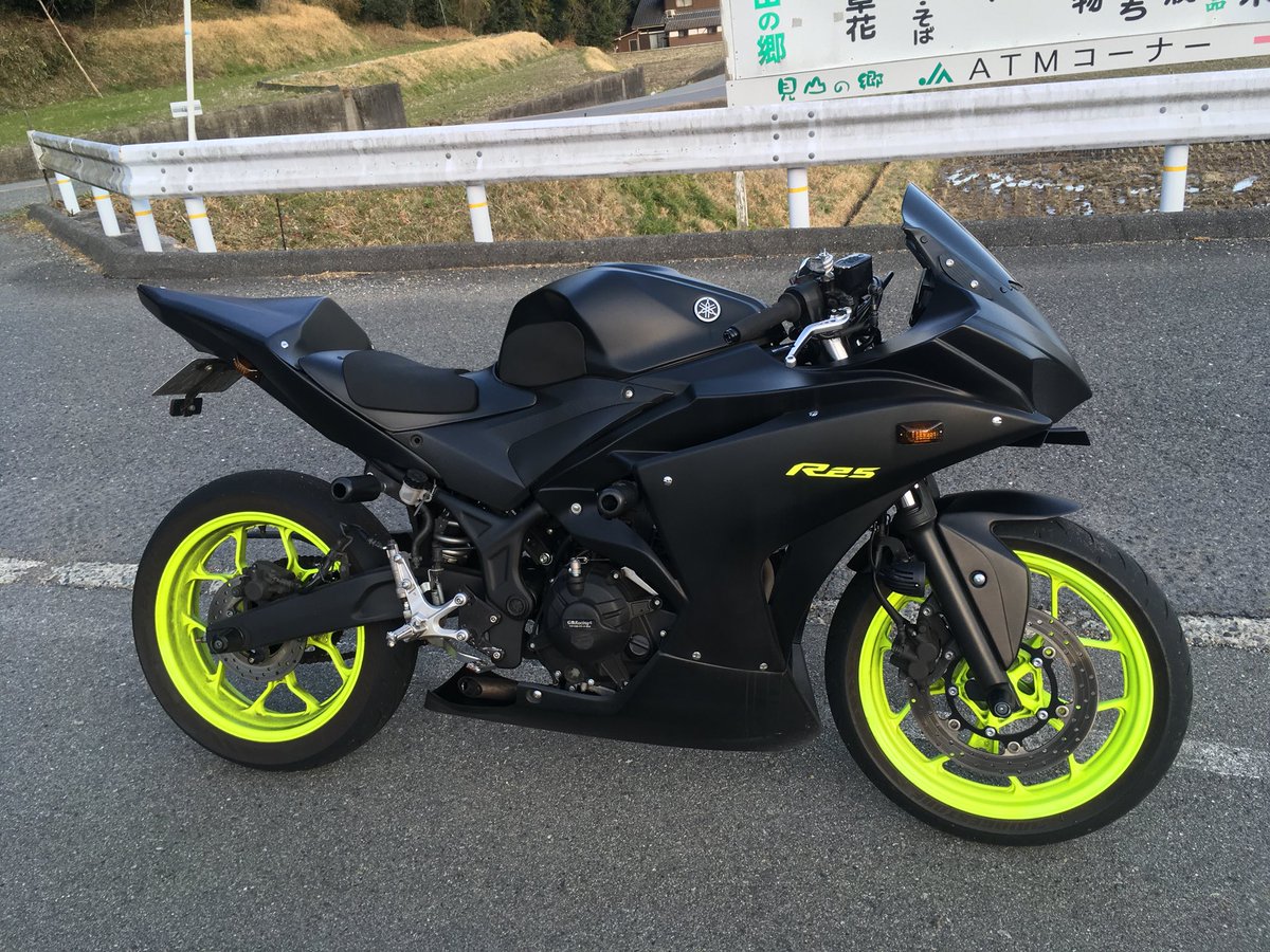bellwoo48079396's tweet photo. r25君、岡山県に行っちゃうかも🤤💦やから来週のキンスポは辞めとこ😅転んだら洒落ならんしw
#Yamaha 
#yzfr25
#r25
#YAMAHAが美しい 
#streetcustom
#2wheels
#bikelife
#bellwood https://t.co/3wijW6hXeg