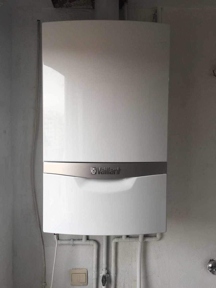 InstNavarroHnos's tweet photo. Nueva @Vaillant_es #EcotecPlus246 #CalorMatic instalada en Valencia #InstalacionesVaillant #descubreTuCalderaPerfecta #ConfortparamiHogar https://t.co/kxilpP88hu