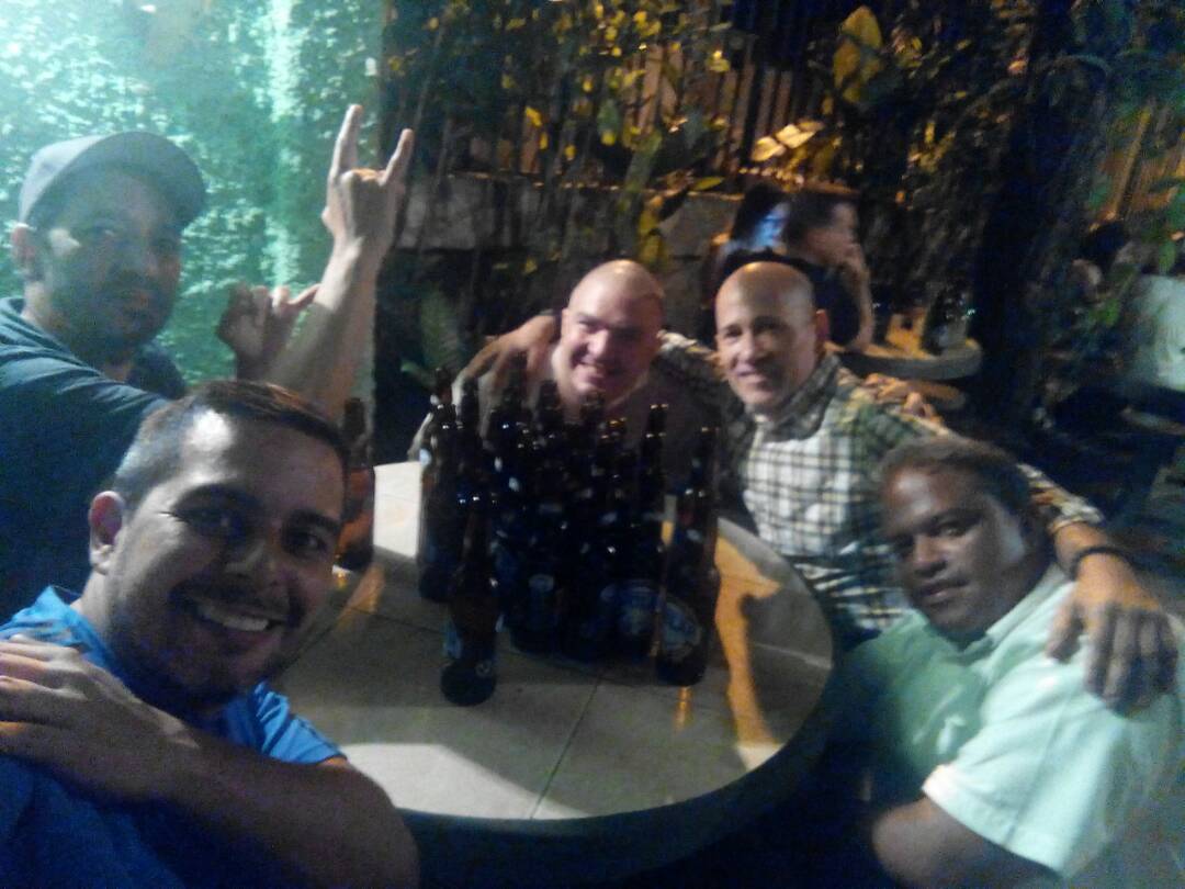Adolfo_Olmo's tweet photo. Aquí el lugar donde se llevó a cabo la memorable entrevista que le realicé a @Cesararriba y Nelson Jovarandaric, la mejor entrevista que he realizado en mi vida (ojo que no es en broma, les hice una entrevista épica) https://t.co/xAMOKR2zPI
