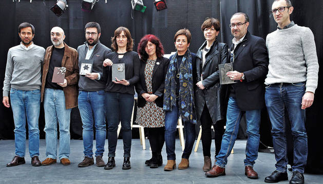 libnavarra's tweet photo. Muchas gracias/Mila esker a todxs lxs premiadxs por vuestra presencia, vuestras palabras y vuestro trabajo. Fue un día inolvidable.
#eduardohalfon @Eskafandra_ @jmarchamalo #marctorices (Foto @DiariodeNavarra ) https://t.co/S7dEytBbmg