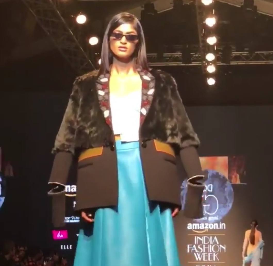 modistadxb's tweet photo. Chic ensembles by @kanikagoyal15 at @thefdci #amazonindiafashionweek
Day 4
#AIFWAW18 #aifw #kanikagoyal #kanikagoyallabel #thefdci #letitpret #runway #luxurypret #fashionstyle#fashiondaily #celebrity#fashionweek #fashionlovers #fashiongram #fashionistas #getthelook #modistadxb https://t.co/cH2k0VFAhj