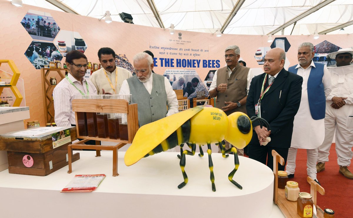 narendramodi's tweet photo. कृषि उन्नति मेले में आज किसान भाइयों और बहनों से मिलने का सुखद अवसर प्राप्त हुआ। मैं उन सभी को बधाई देना चाहता हूं, जिन्हें ‘कृषि कर्मण’ और ‘पंडित दीनदयाल उपाध्याय कृषि प्रोत्साहन’ पुरस्कार से सम्मानित किया गया है। https://t.co/hoy5Bpr6lD https://t.co/8vXl9sqNTT