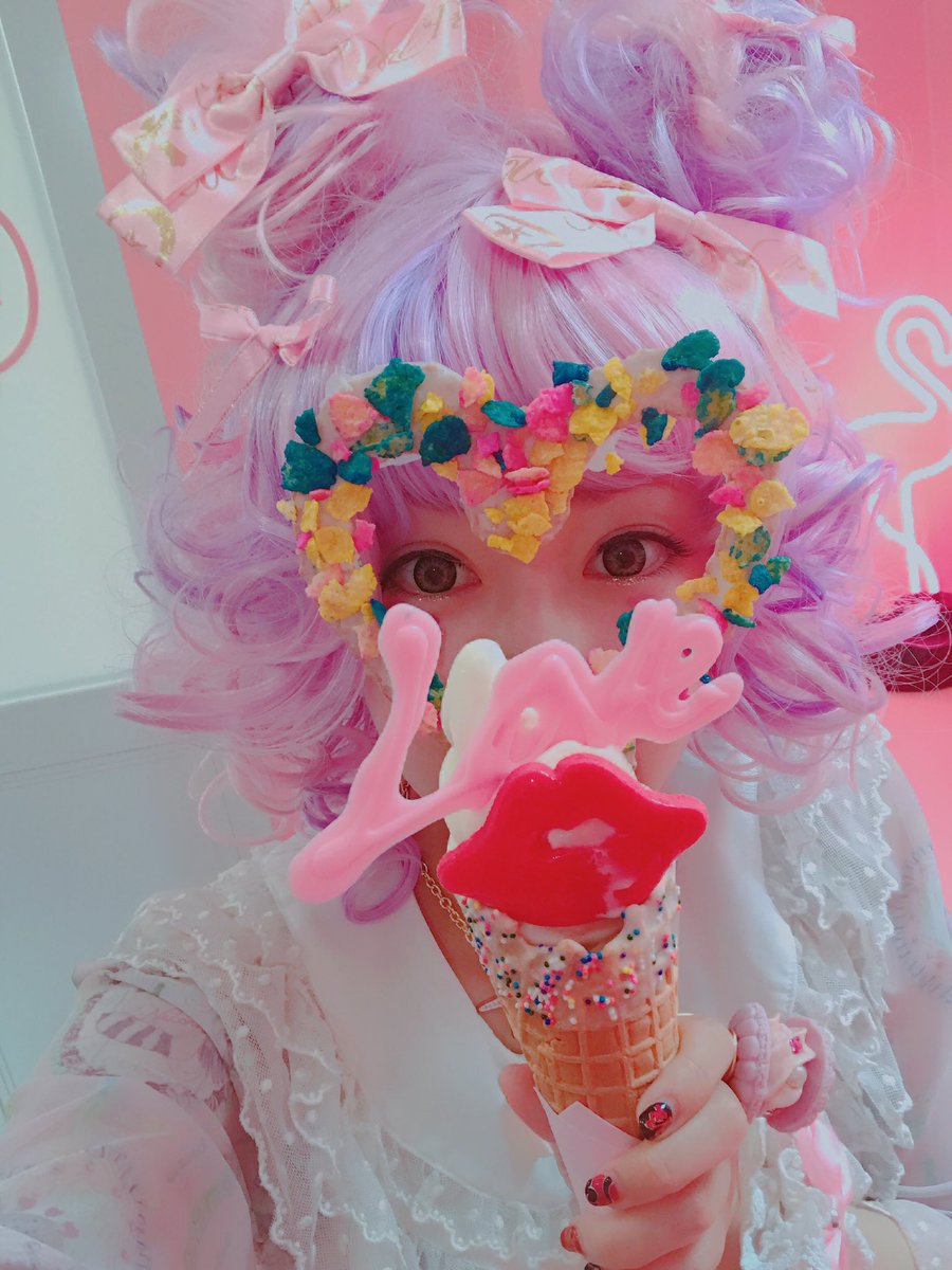 KawaiiHolic_U's tweet photo. 💖3/25開催💖
木村優ちゃんブランド
KawaiiHolic.1周年記念お茶会
チケット
https://t.co/GHGv5AGP4M

💖同日開催💖
RoyalPrincessAlice木村優ちゃん１日館長イベント
チケット
https://t.co/q55dWZh1cv https://t.co/lJwEZXoGnF