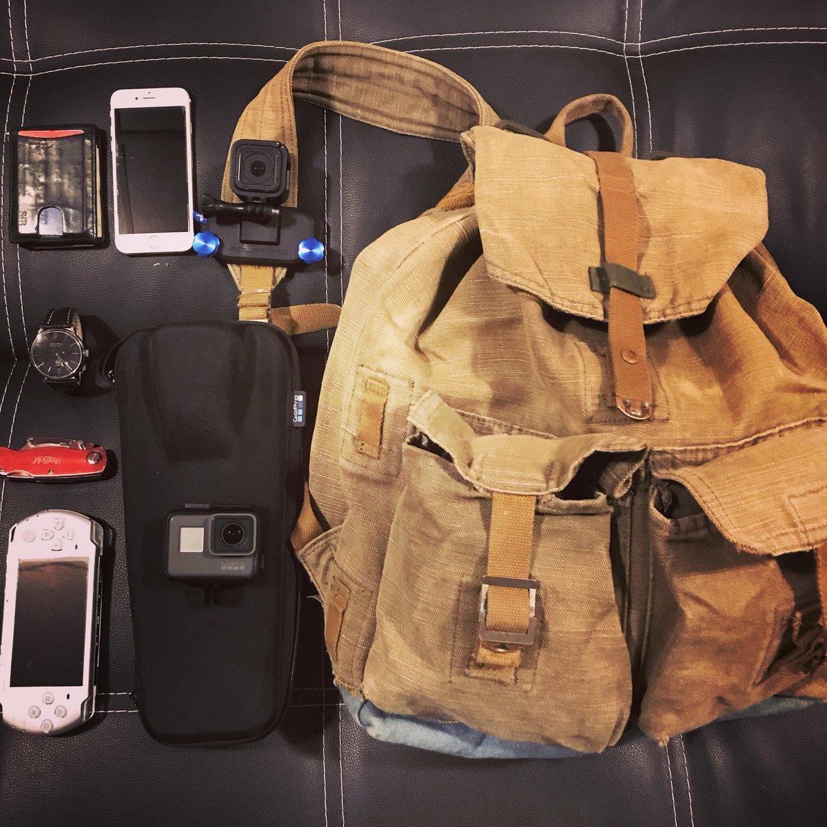 protojekt's tweet photo. A small travel, maybe. #goprohero5 #goproherosession #iphone #oldnavy #canvasbag #psp #vostok #sheffield #goprokarmagrip #goingonatrip https://t.co/ySn4S77er0