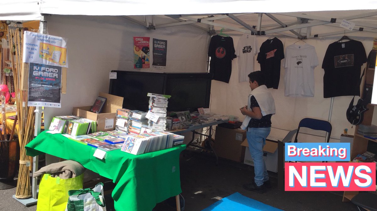 MercaJuegos's tweet photo. Ya estamos jugando en #Expopapá #LosRealejos no sólo #compras tb #juegas @anibalochevi @Los_Realejos https://t.co/dWCNEH2rMP