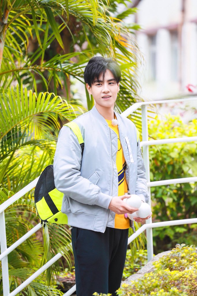 HuYiTianThai's tweet photo. ก็เป็นซะอย่างนี้  น้องจะไปรักใครได้คะพี่วันหนึ่ง😘

Cr.on pic
#HuYiTian #huyitianthailand #胡一天 https://t.co/ko4KZJFtg8