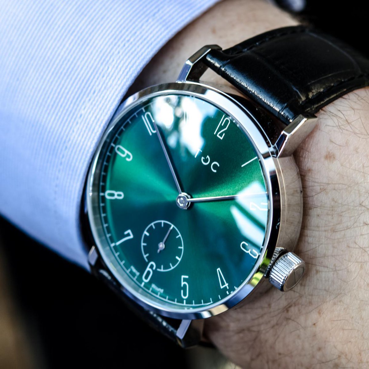 Help!!!! Which Toc do I wear for the greenest day of all!? Left is the Toc Ulysses (just launched) or Right, the Toc19? 
#helpmepick #thetocwatch #StPatricksDay #GoGreen #IrevEng #6Nations