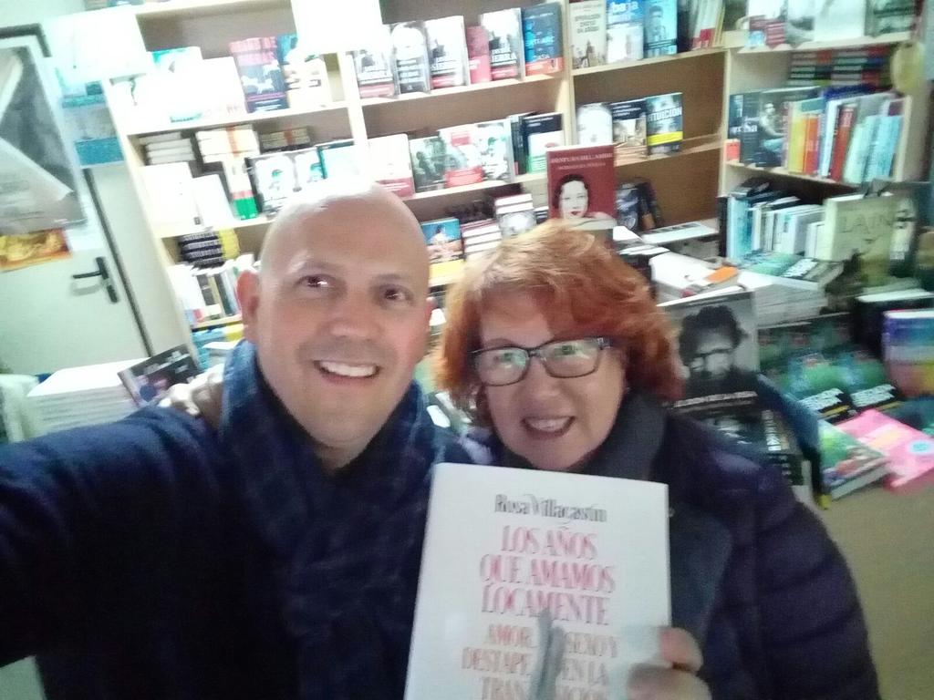 librerialanueva's tweet photo. Gracias @RosaVillacastin por tu visita y por los años que seguiremos amando locamente la lectura contigo #FLTomares18 @jl_sanzpp @PlazaYJanes @CCervantesH @AlmudenaGrandes @Javier__Sierra https://t.co/hG7sLNxW43