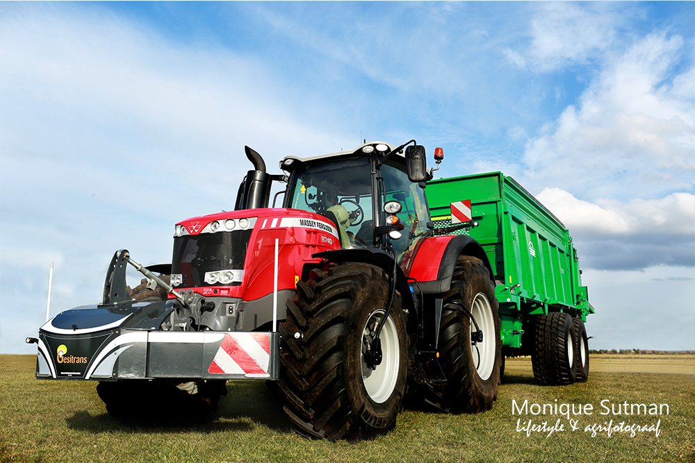 Primeur in Benelux  <a href="/MasseyNL/">Massey Ferguson NL</a> de MF8740 Dyna VT, en ik mocht hem op de foto zetten #masseyferguson zie: agrifotograaf.nl/massey-ferguso…