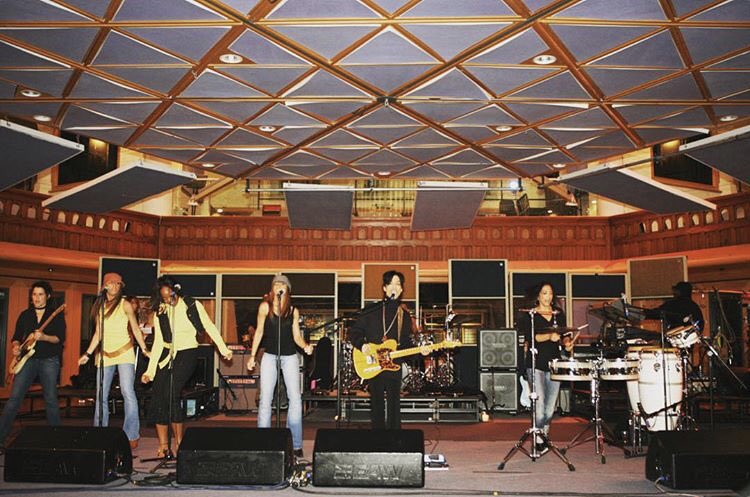 CallTheLaw7's tweet photo. Outtake from @AfshinShahidi
Prince rehearsing in London in 2006 with many familiar faces in his band! Thx for sharing this. I think there will be a lot more for a second book. #princeaprivateview
https://t.co/UD5l0WYZbB https://t.co/F9H9zs2NRC