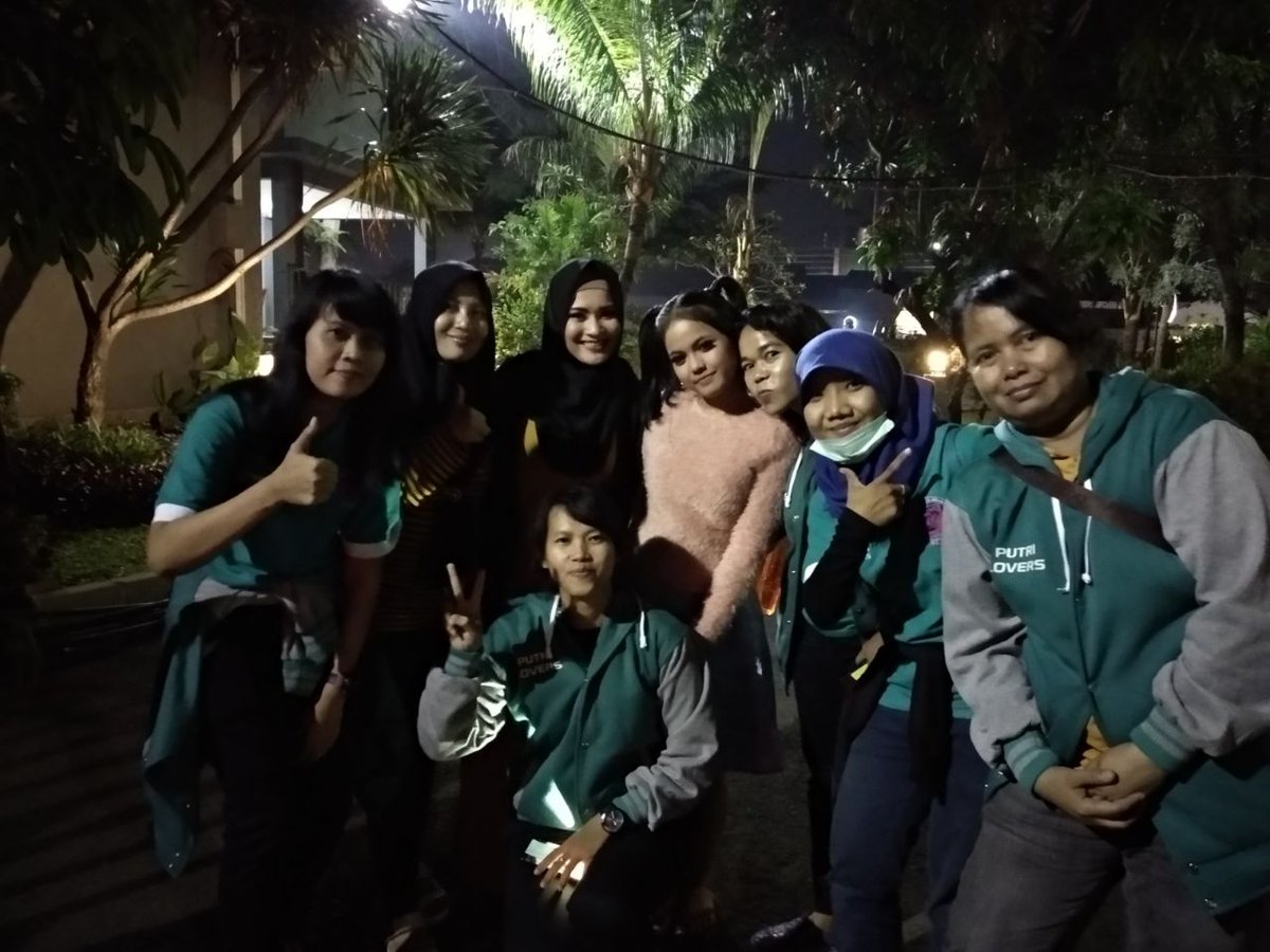 puvers_official's tweet photo. Dede @Da4_Putri01 dan mama @nurjanahikke bersama kakak2 Puvers 😍😍😍😍

#PutriSahabatDutaLIDAIVM https://t.co/DPpp2y5E1s