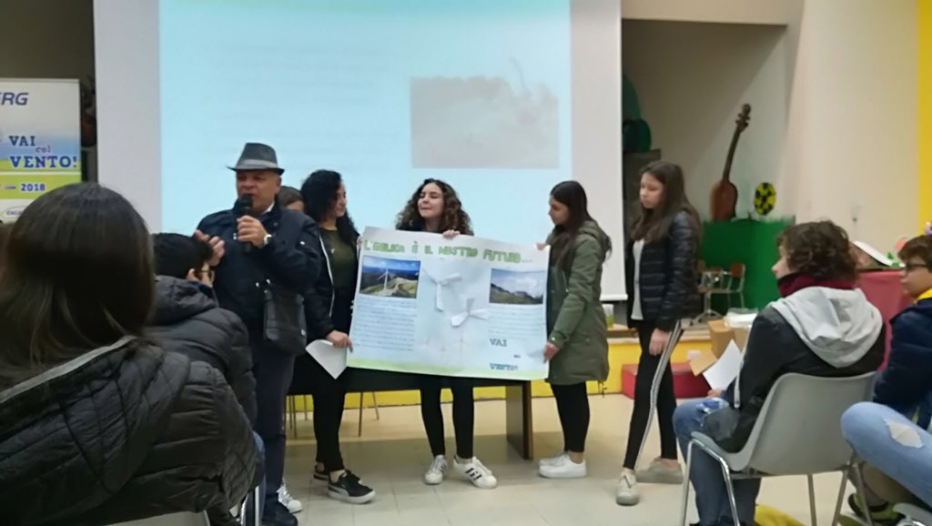 ERGnow's tweet photo. π¨βVai col Vento!β 2018 chiude la sua seconda settimana in #Sicilia con i ragazzi della Navarra di #Alcamo #WindEnergy #educazioneambientale #vcv18 https://t.co/Z0s7JqRx28
