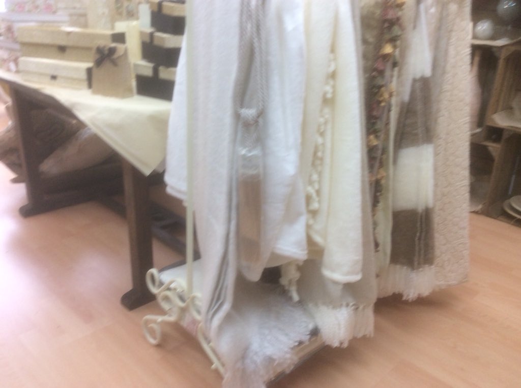 TheHouseofCream's tweet photo. Wrap up from the snow in our luxurious throws @TheHouseofCream #throws #cream #throwovers #itssnowing #snow https://t.co/ZIeIY8YOv0
