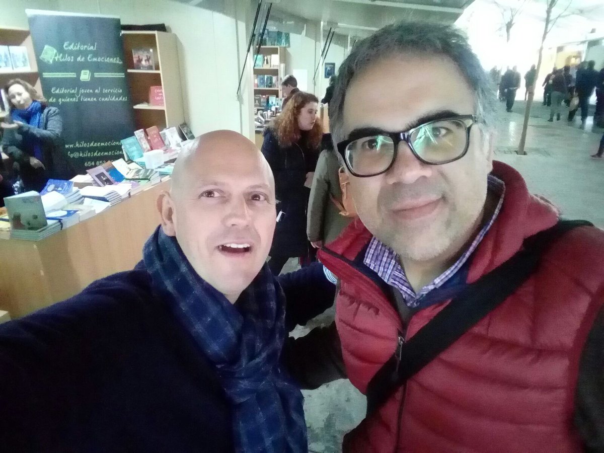 librerialanueva's tweet photo. Gracias Fran Nuño por tu visita, por tus libros y por tu entusiasmo y por ilustrarnos el día a día #FLTomares2018 @DIRECTOSEVILLA @Sandra_Avecilla @mrmomoeditorial @jl_sanzpp @ChloeSantana_ @MARINABERNAL1 @La_SER @josemivalle2013 https://t.co/UqOeOA4Ev5