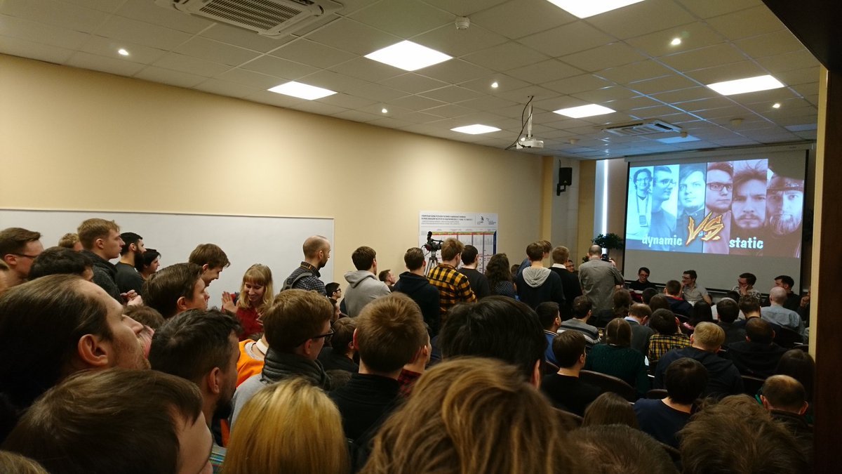 zelarky's tweet photo. Полный аншлаг на дебатах статик против динамик.
#itgm #itgm12 #clojure #haskell #fprog https://t.co/JV4JUo07z8