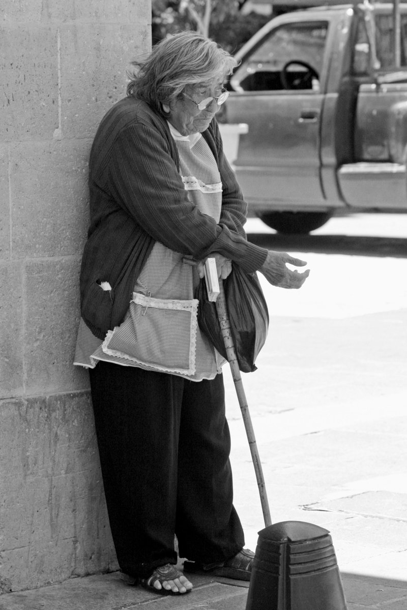 basicincomecdn's tweet photo. A 2-page primer on Poverty and #BasicIncome - https://t.co/HkVJ4cYKRt Read why we need basic income now. #poverty #automation #cdnpoli #inequality https://t.co/TVtSttGGZP
