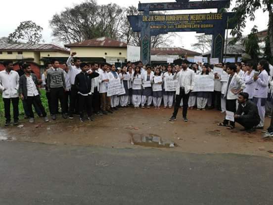 DrMafuzur's tweet photo. @himantabiswa Students Of #Jorhat &amp; All Govt Homeo Colleges Are Protesting Since 26th Feb.

How Will The BHMS Students Pursue Their Dreams Without Govt Job?

Without Placement, How Will The Learning &amp; Skills Of BHMS Doctors Be Used For Meaningful Contribution In Society?

#Justice4BHMSInAssam https://t.co/D0CoC5KsQP