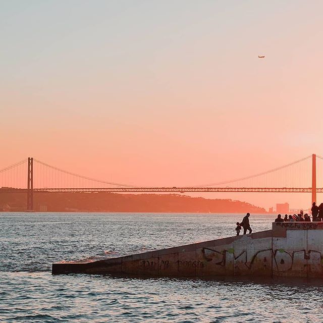 cartoville's tweet photo. Le charme sans pareil de #Lisbonne. 📸 : @attraversiamodiary .
.
.
.
.
#cartoville #ilovecartoville #lisboa #visitlisbon #lisbonlovers #lisboacool #portugal #loveportugal #living_destination #traveladdict #exploreeverything #exploreeverywhere #letsgoi… https://t.co/6zkpLYFaFk https://t.co/1UZeEcVFos