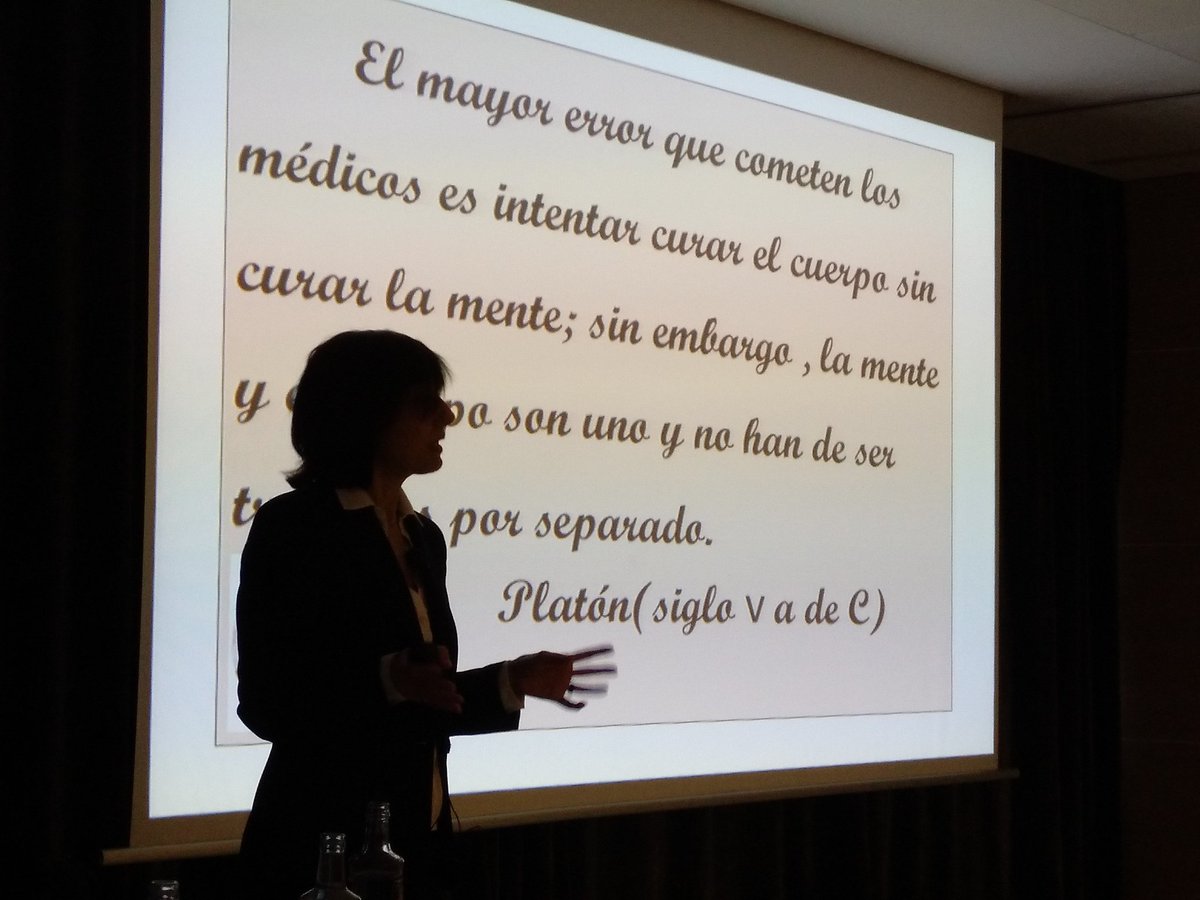 Dra Fuensanta Robles Psiquiatra Infantil de #Molina "Implicaciones psiquiatricas de los trastornos funcionales digestivos" Que didactica siempre!! #SPSE2018