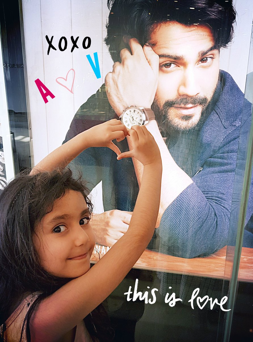 ritikapil's tweet photo. Perfect #fanmoment Thanks dear @Varun_dvn for making my little angel so happy always... She's specially made heart from her tiny fingers to express her love... She's eagerly waiting for #october to be released.#riseandshine #VarunDhawan #palatgirl #varunfan #aarna #thankful https://t.co/QzoWVfMnNy