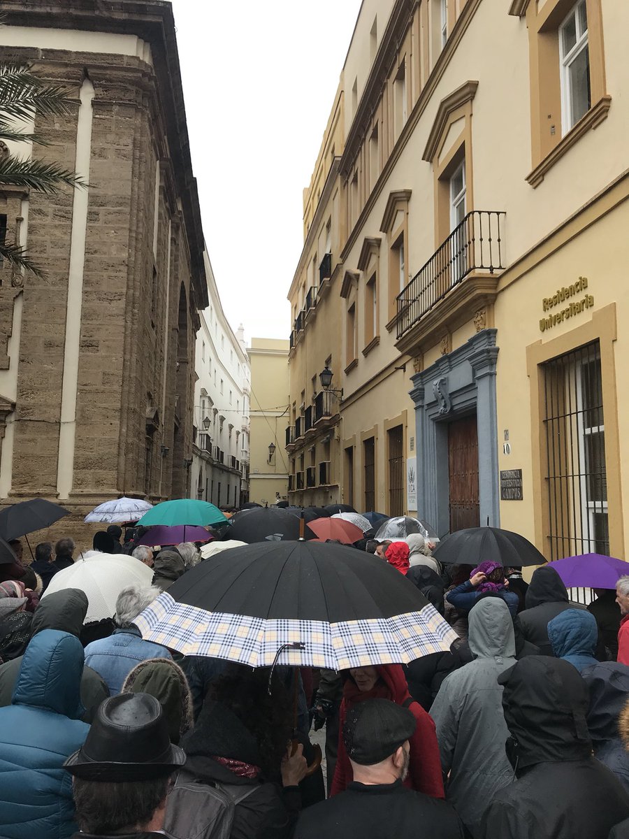 BA1982Oficial's tweet photo. Esta lucha es de todxs, no hay edad para luchar desde lxs más chicxs hasta lxs más mayores...

Cádiz sale a la calle por las pensiones de nuestrxs mayores!

¡RAJOY FASCISTA ESCUCHA AL PENSIONISTA! https://t.co/9OUF3dr5xi