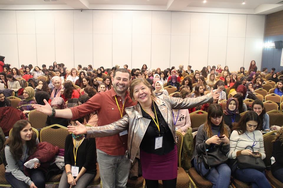 Çok guzelimmm/zzz sevgili ogrencilerimle☺☺☺☺Oturum öncesi taytanik pozumuzu verdik. Sonra salon doldu doldu.. sonra içeriye girişleri engelledi komite☺☺☺multi ve interdisiplinerdi kongre..hepsi ogrencim hepsi..Yaşasın bilimlerin birlikteliği. .