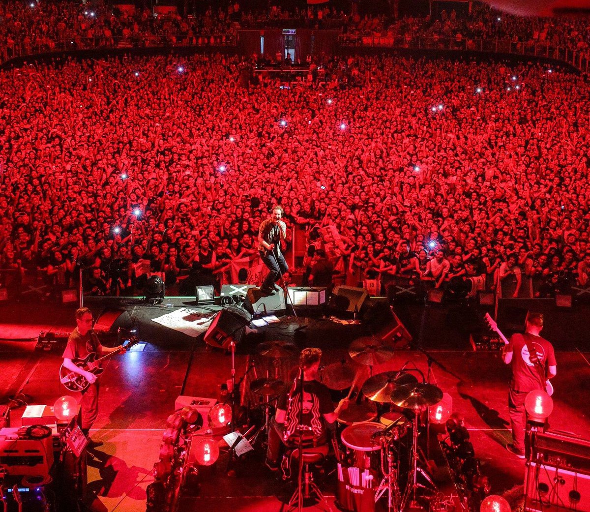 Pearl Jam Chile tweet media
